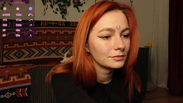 Snapshot of girl_with_snaketatto0 chatting on December 23, 2:20 am girl with snaketatto0 online show from December 23, 2:20 am