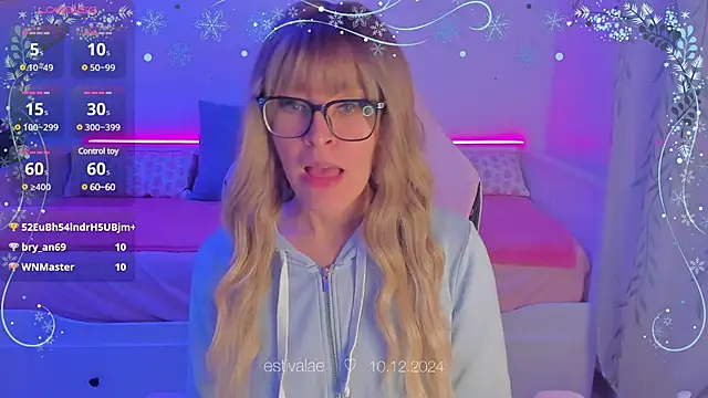 estivalae online show from December 10, 6:38 pm