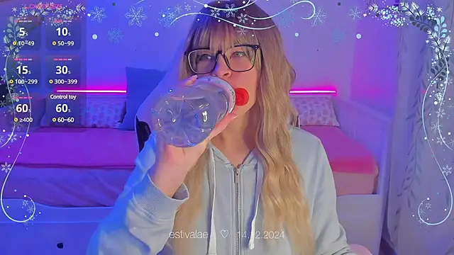 estivalae online show from December 14, 7:25 pm