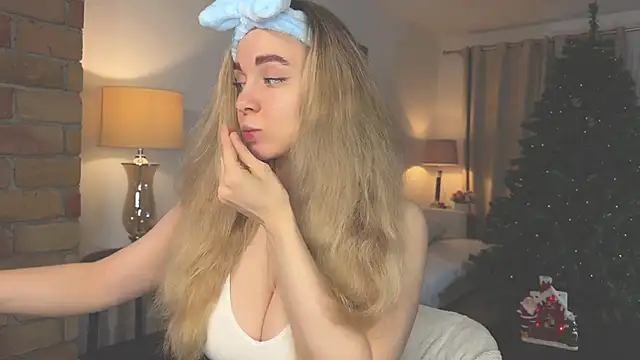 hotexclusive  online show from December 13, 4:00 am