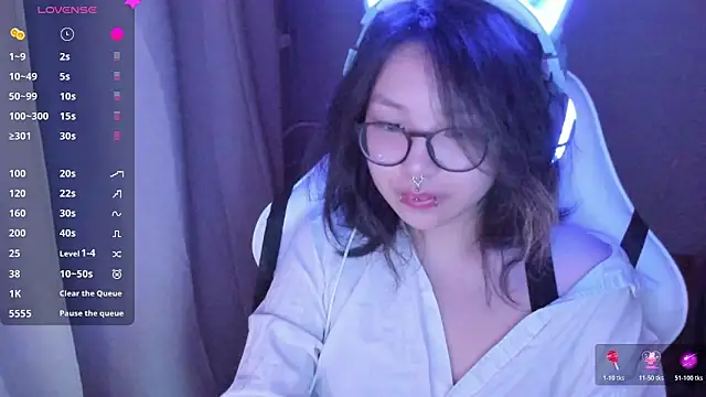 Snapshot of maydaykimmy chatting on May 23, 9:52 pm maydaykimmy online show from May 23, 9:52 pm