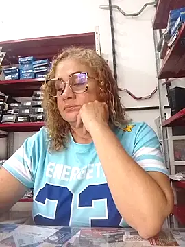 Snapshot of sophiahunt286 chatting on December 17, 2:12 pm sophiahunt286 online show from December 17, 2:12 pm