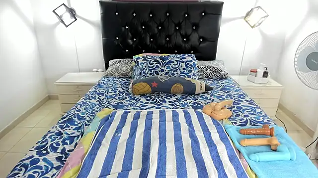 Snapshot of sophiahunt286 chatting on December 19, 10:39 pm sophiahunt286 online show from December 19, 10:39 pm