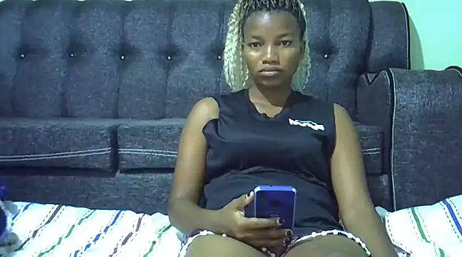 Snapshot of prettychoco1 chatting on January 13, 7:32 am prettychoco1 online show from January 13, 7:32 am