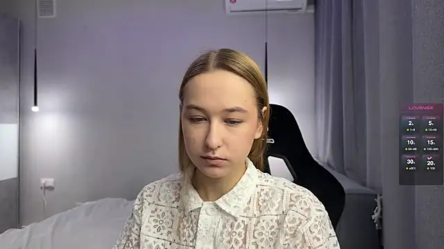 Snapshot of Sweett_Monica chatting on July 6, 12:40 am Sweett Monica online show from July 6, 12:40 am