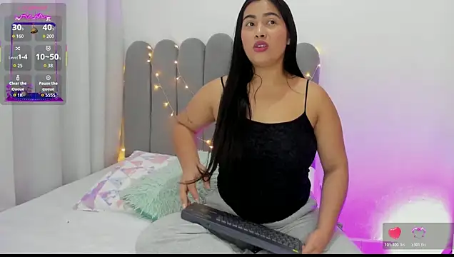 andrea osorio  online show from October 22, 1:33 pm