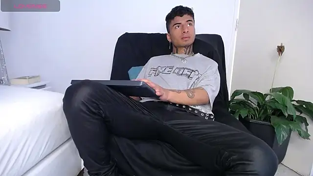 JuanCamiilo 66 online show from December 31, 9:17 pm