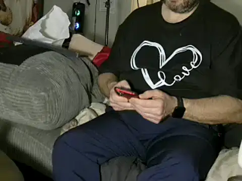 caressonnous online show from December 17, 11:16 pm