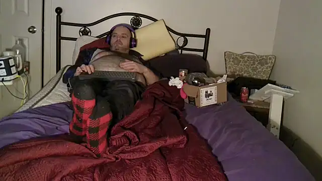 caressonnous online show from January 1, 1:47 am