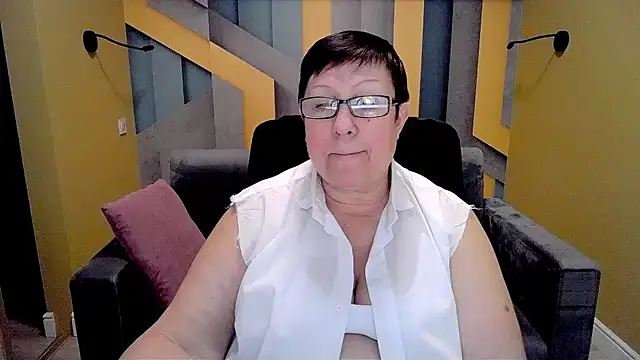 Snapshot of BarbaraTurners chatting on February 13, 12:24 am BarbaraTurners online show from February 13, 12:24 am