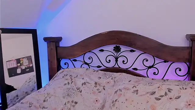 Snapshot of noemi_foxxx chatting on December 2, 4:20 pm noemi foxxx online show from December 2, 4:20 pm