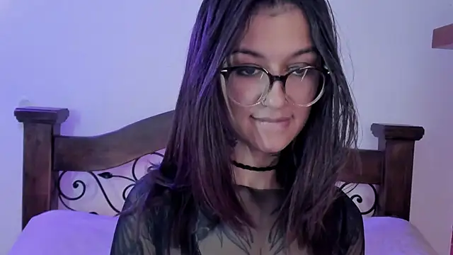 Snapshot of noemi_foxxx chatting on December 14, 10:24 am noemi foxxx online show from December 14, 10:24 am