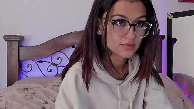 Snapshot of noemi_foxxx chatting on January 24, 2:30 pm noemi foxxx online show from January 24, 2:30 pm