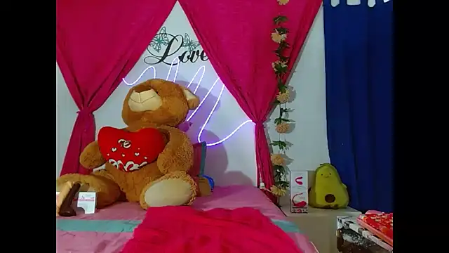 natashakissess online show from February 14, 5:21 pm