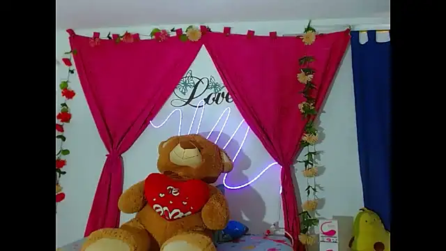 natashakissess online show from February 18, 5:09 pm