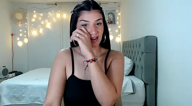 ZajiraShane online show from December 17, 7:07 am