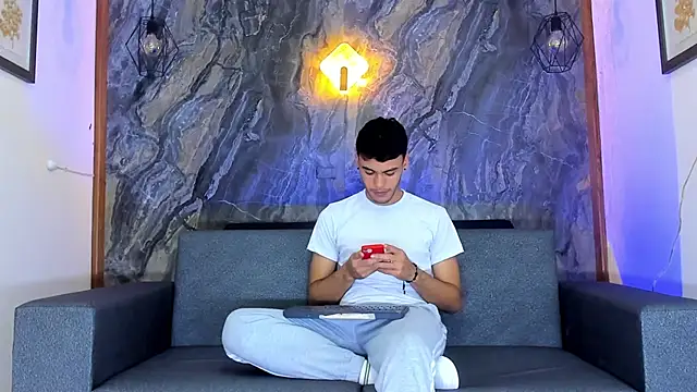 liam genner  online show from December 1, 11:04 pm