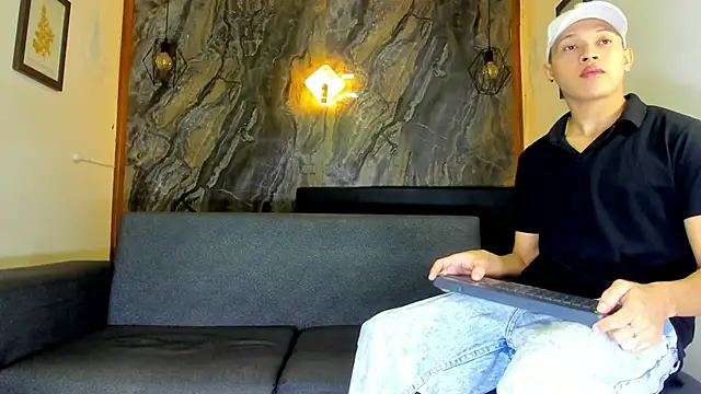 liam genner  online show from February 7, 7:49 pm