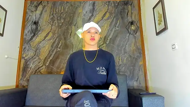 liam genner  online show from February 12, 7:35 pm