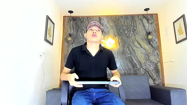 liam genner  online show from March 8, 8:03 pm