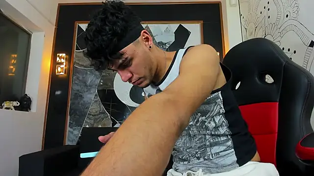 liam genner  online show from March 10, 8:01 pm