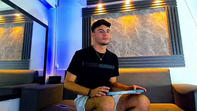 liam genner  online show from September 19, 8:31 pm