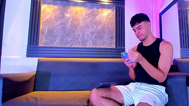 liam genner  online show from November 9, 8:18 pm