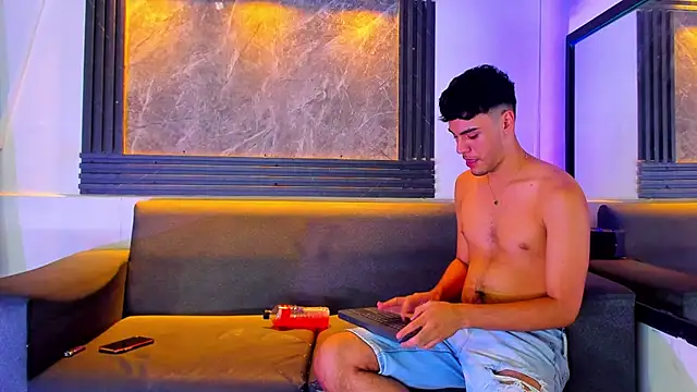 liam genner  online show from November 20, 9:03 pm