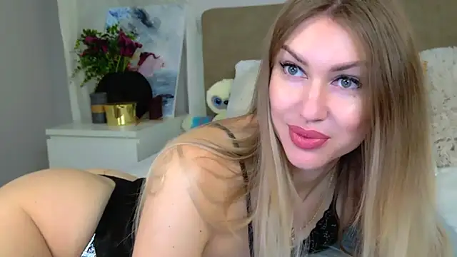 LuisaSin online show from November 5, 7:30 am