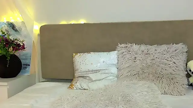 LuisaSin online show from April 6, 7:20 am