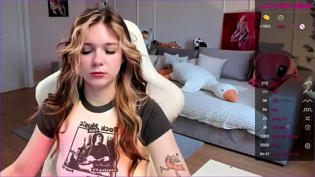 Frau Lina online show from March 24, 2:44 pm