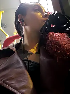 Snapshot of Liilith_goddess_ chatting on October 13, 1:27 am Liilith goddess online show from October 13, 1:27 am