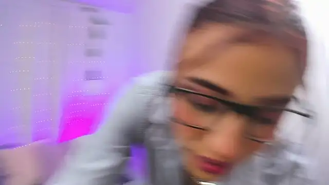 Snapshot of veronicaxx69 chatting on February 20, 5:55 am veronicaxx69 online show from February 20, 5:55 am