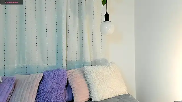 Snapshot of veronicaxx69 chatting on March 5, 3:18 am veronicaxx69 online show from March 5, 3:18 am