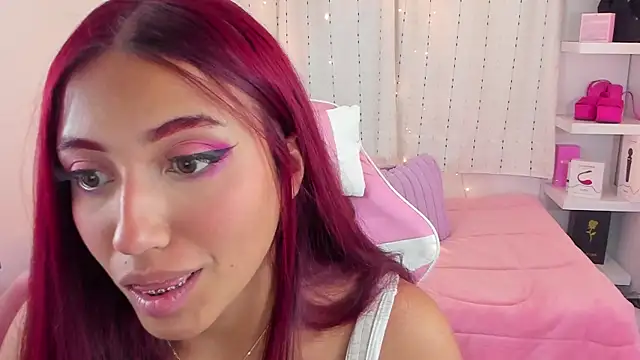 Snapshot of veronicaxx69 chatting on September 24, 2:04 am veronicaxx69 online show from September 24, 2:04 am