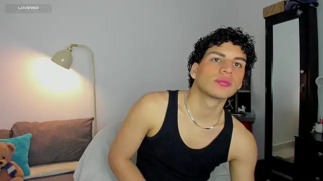 Snapshot of Curlblue chatting on October 12, 12:31 am Curlblue online show from October 12, 12:31 am