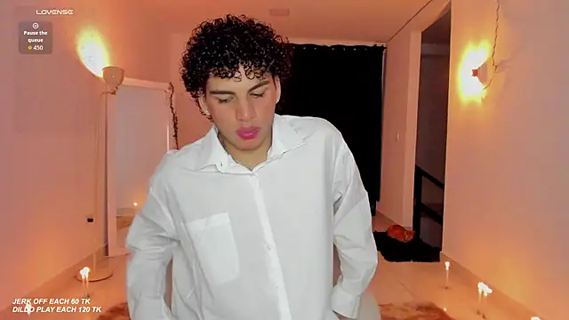 Snapshot of Curlblue chatting on October 30, 3:30 am Curlblue online show from October 30, 3:30 am