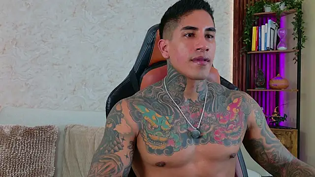 Snapshot of AdanReilly chatting on July 23, 7:56 pm AdanReilly online show from July 23, 7:56 pm