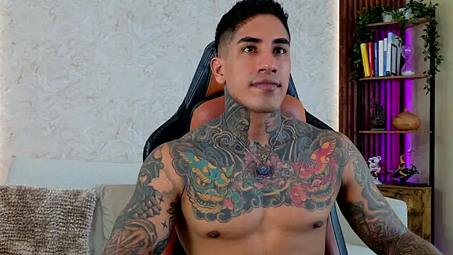 Snapshot of AdanReilly chatting on August 1, 4:28 pm AdanReilly online show from August 1, 4:28 pm