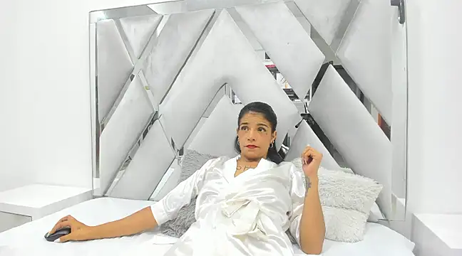 Snapshot of Hellen__4master chatting on January 25, 5:40 pm Hellen 4master online show from January 25, 5:40 pm