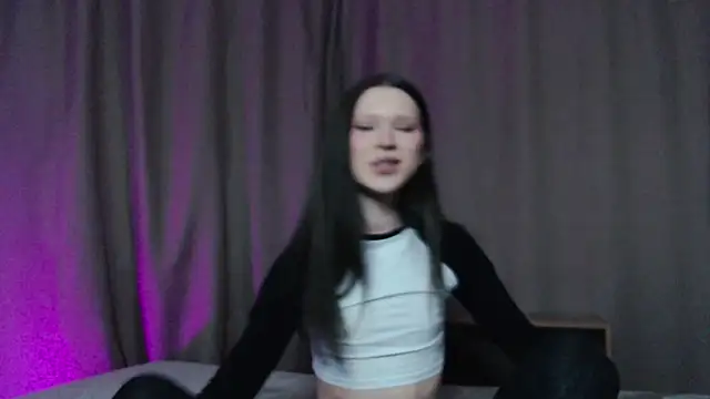 Snapshot of Sexpired_Princess chatting on December 24, 2:21 am Sexpired Princess online show from December 24, 2:21 am