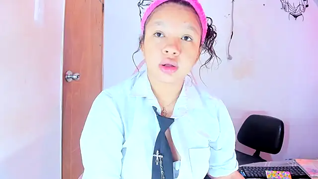 Emily Coper18 online show from March 9, 1:59 pm