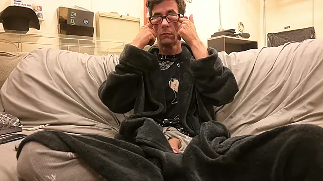 joeiandola online show from April 13, 8:14 pm