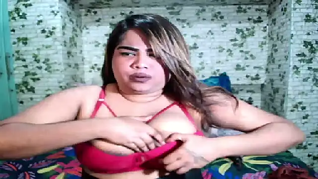 Snapshot of Indian_Lola00 chatting on June 24, 5:23 pm Indian Lola00 online show from June 24, 5:23 pm