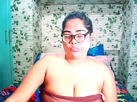 Snapshot of Indian_Lola00 chatting on July 1, 7:46 pm Indian Lola00 online show from July 1, 7:46 pm