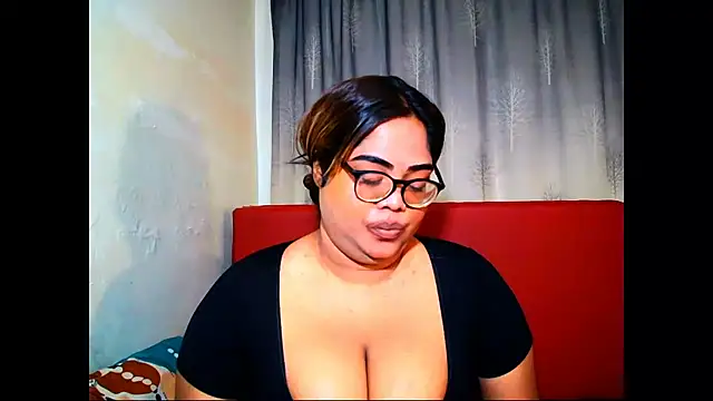 Snapshot of Indian_Lola00 chatting on July 8, 5:50 pm Indian Lola00 online show from July 8, 5:50 pm