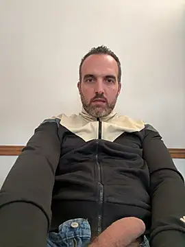 leon3875 online show from February 19, 3:30 pm