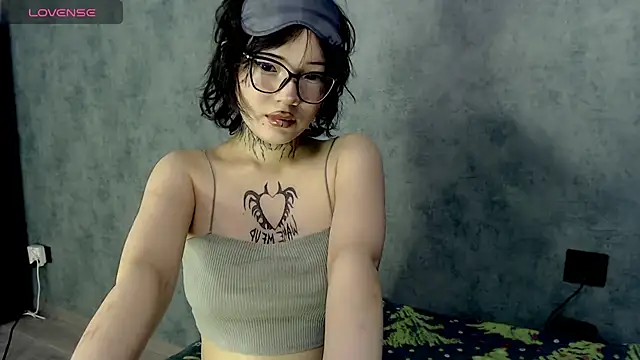 LizzieLight online show from December 17, 1:07 am