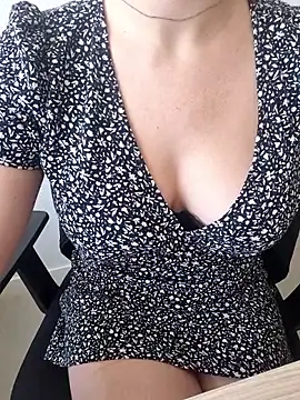 PetiteBrunette4 online show from May 29, 9:18 am