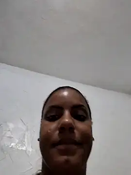 Snapshot of Bella_Anjoss chatting on February 22, 6:52 pm Bella Anjoss online show from February 22, 6:52 pm